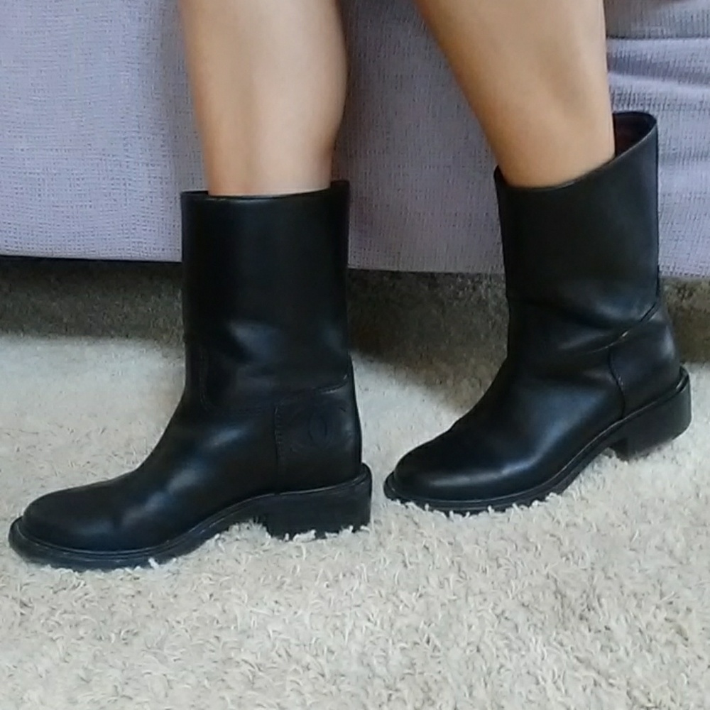 Chanel Mid Calf boots - Picture 2 of 8